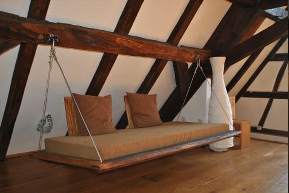 AV2-4 Gemütliches Schaukelsofa im 1. Stock